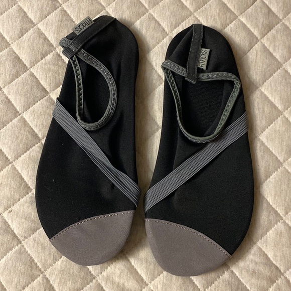 Fitkicks yoga or barre shoes size 8.5-9. - Picture 1 of 4